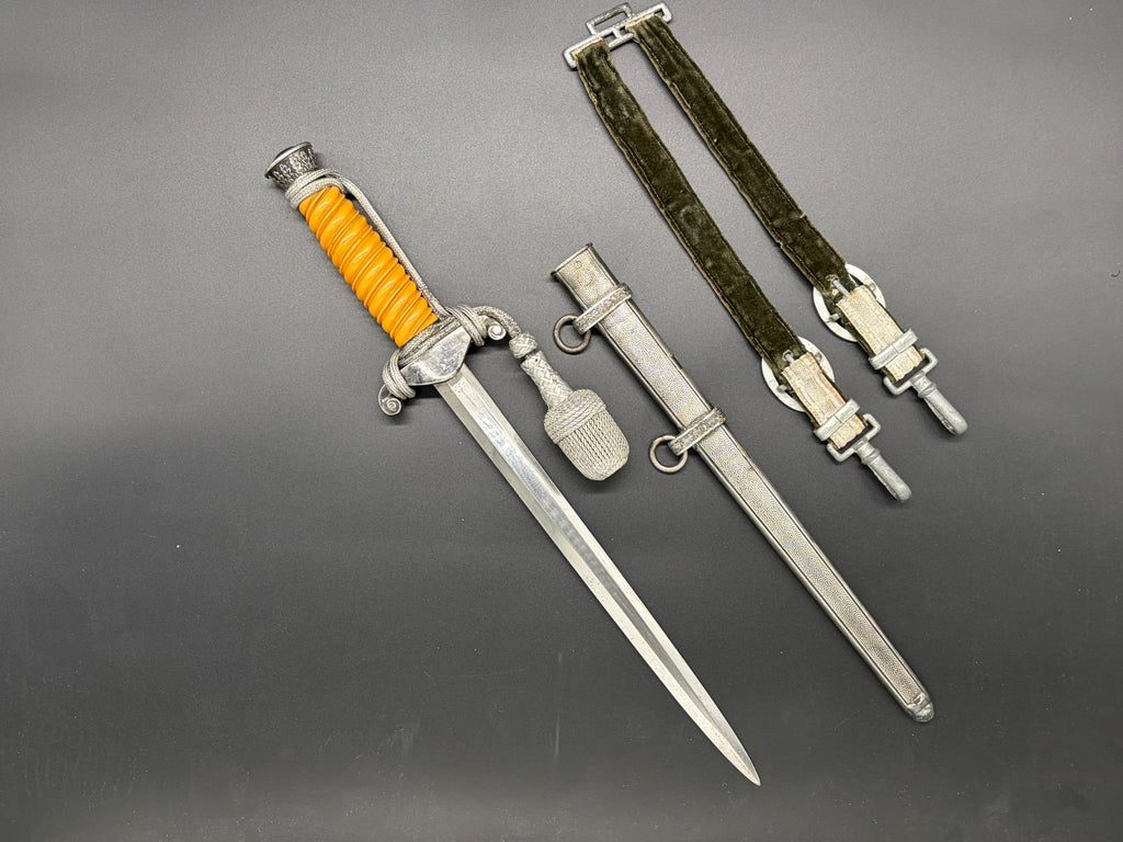 Unmarked Heer Dagger